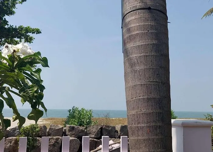 Happy Seas Beach Villa